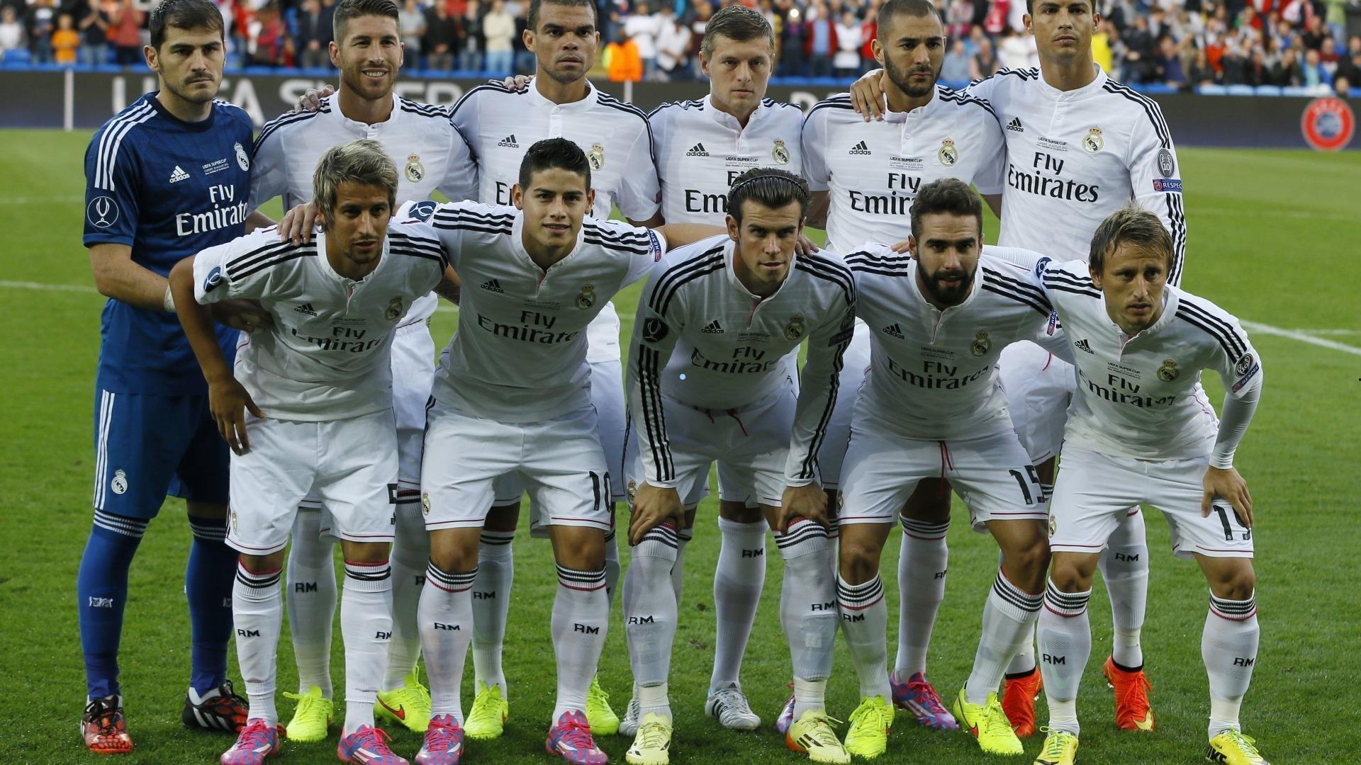 曼联更衣室真相揭秘，阿莫林以C罗鲁尼往事点化新星梅努